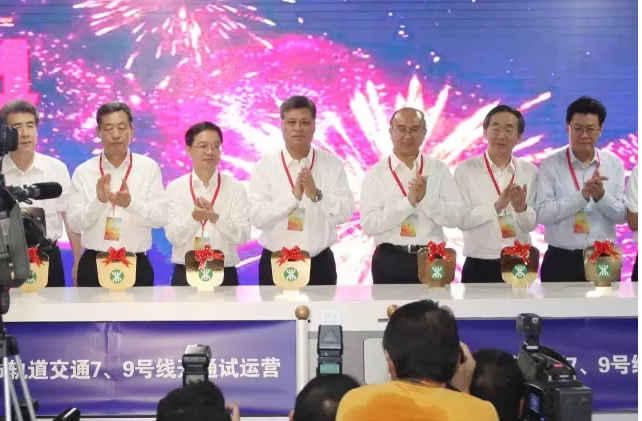 由方大提供屏蔽門系統(tǒng)的深圳地鐵9號(hào)線今日開(kāi)通運(yùn)營(yíng) 
